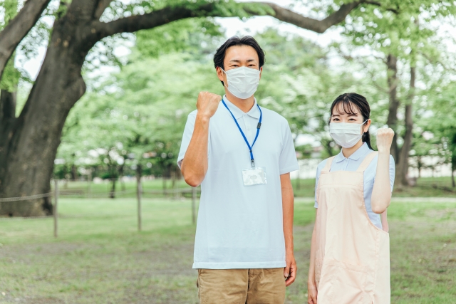 ガッツポーズのスタッフ