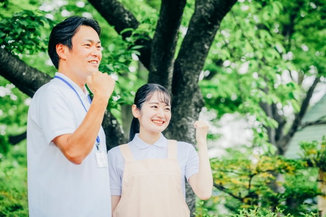 ガッツポーズのスタッフ1