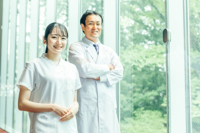 笑顔のスタッフ1