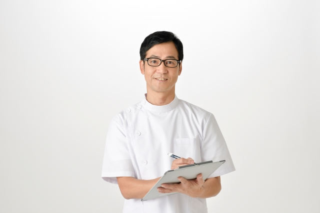 記録をとるスタッフ