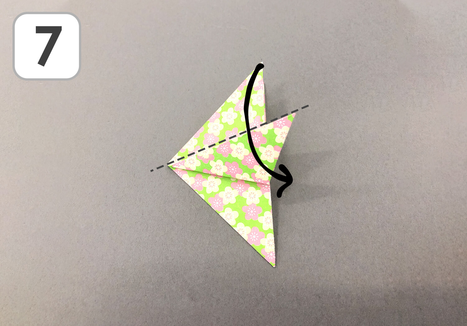 折り紙 簡単に作れる魚の折り方 Lalaほいく ららほいく