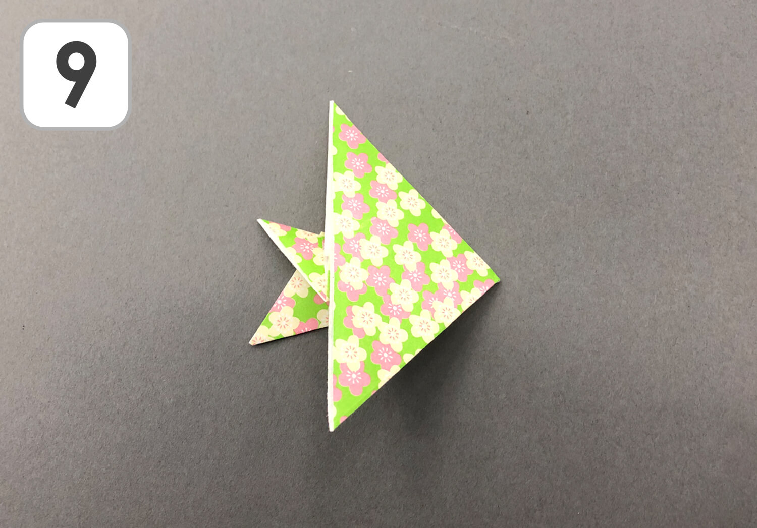 折り紙 簡単に作れる魚の折り方 Lalaほいく ららほいく