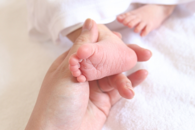赤ちゃんの足