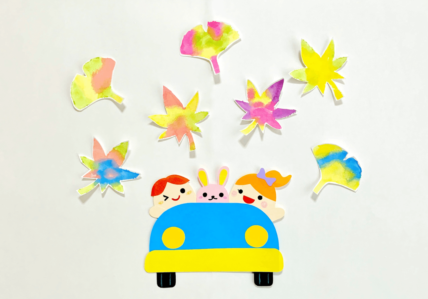 ステンシルで作るイチョウとモミジ