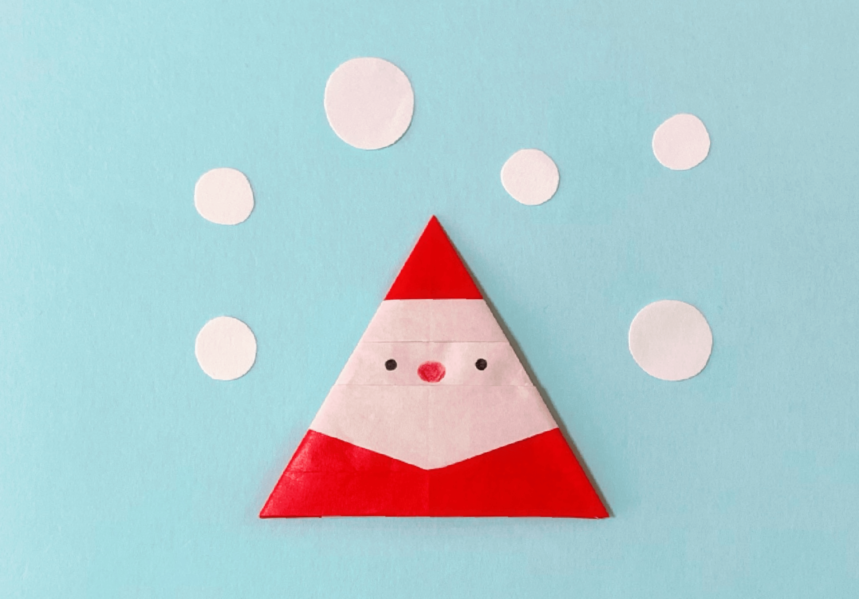 三角形のサンタクロースのおりがみ 