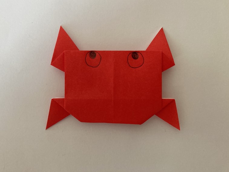 折り紙で作ったカニ