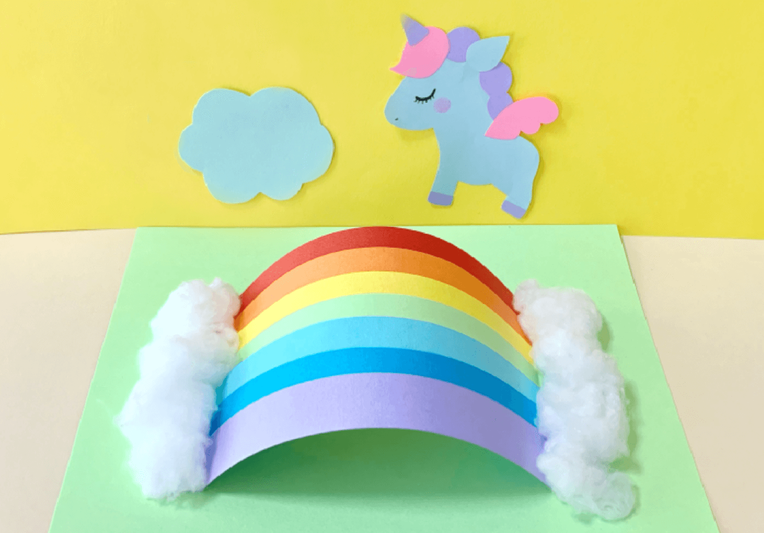色画用紙で作る立体の虹の製作