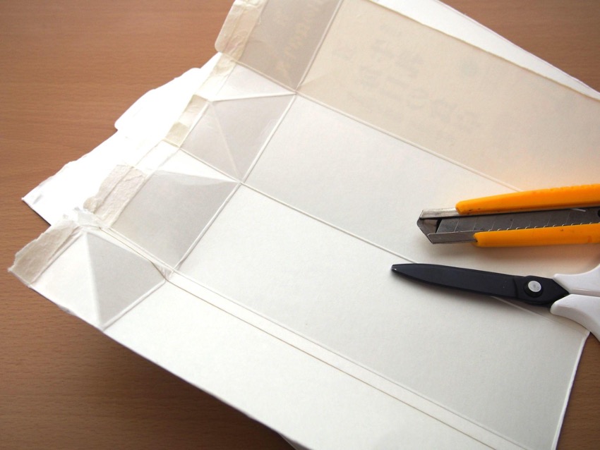 切り開いた牛乳パック